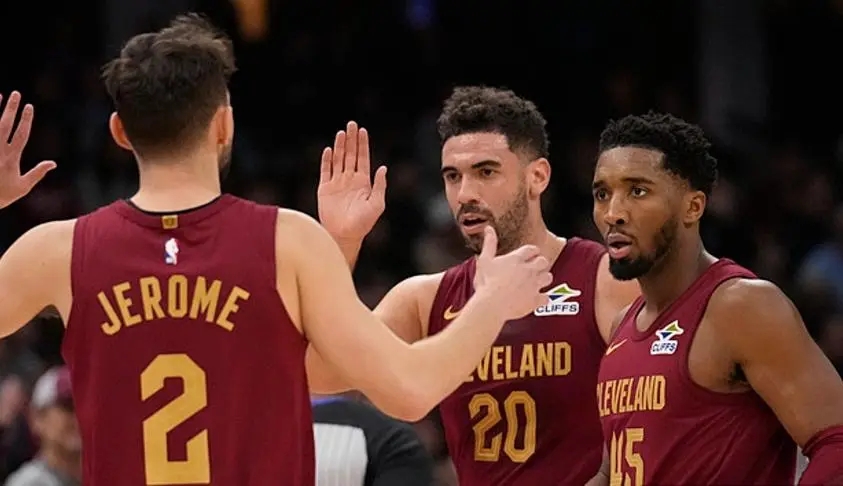 体育平台 - 广东男篮首发阵容 