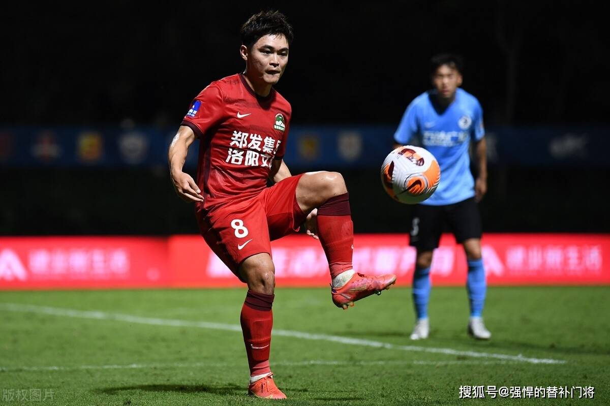 体育平台 - JackeyLove爆冷击败勇士，问鼎冠军引爆全场！